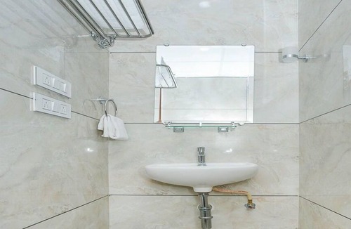 Bommasandra Hotel | Ivy Dew Drops