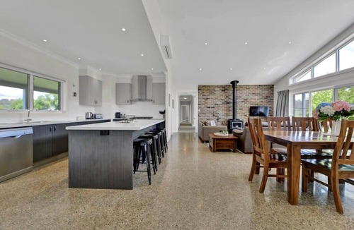 Calare House | Jabulani - Firepit, 5 Acres, Entertainers Paradise