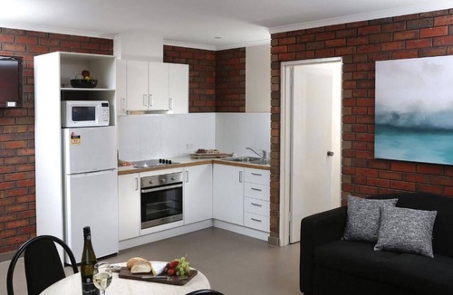 Swan Hill Hotel | Jacaranda Apartments
