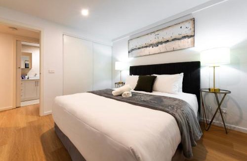 Ivanhoe Apartment | Jasandro Ivanhoe Base 19