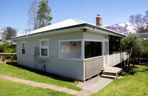 Erowal Bay House | Jerrinja - Absolute waterfront with jetty - 5 mins to Hyams Beach