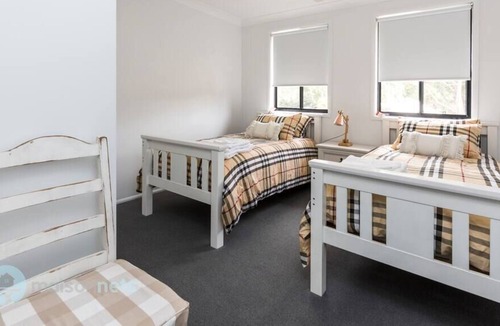 Sanctuary Point House | Jervis Bay 5 Bed House/Parking By Hyams Beach