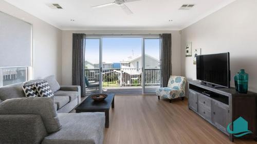 Caves Beach Villa | Jesbellerai Villa- Caves Beach Resort