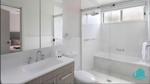 Caves Beach Villa | Jesbellerai Villa- Caves Beach Resort