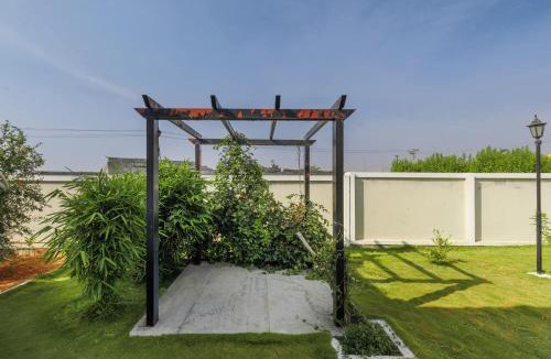 Hosur Apartment | JhilMil Pool Villa Hill Views Pool 1hr Ecity