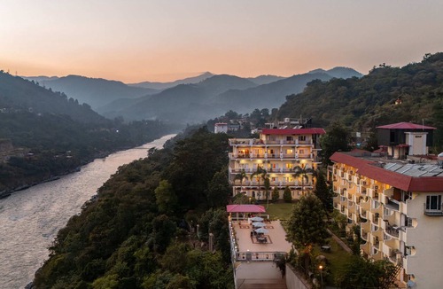 Srinagar Hotel | juSTa Riverside Resort - Srinagar