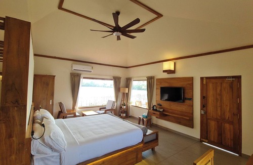 Chirayinkil Hotel | Kaayal Luxury Villa Varkala Private Lakefront Retreat