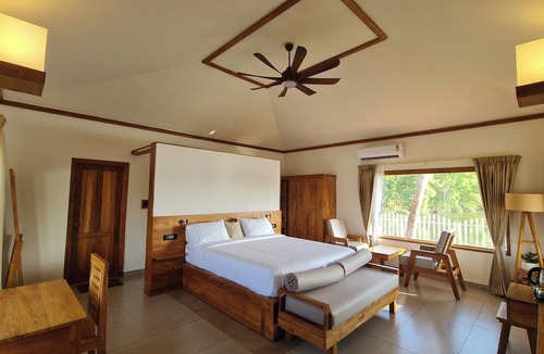 Chirayinkil Hotel | Kaayal Luxury Villa Varkala Private Lakefront Retreat