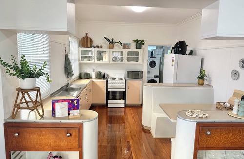 Burleigh Heads House | Kaimana 3 Bed Beach Bungalow in Burleigh Heads