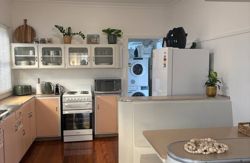 Burleigh Heads House | Kaimana 3 Bed Beach Bungalow in Burleigh Heads