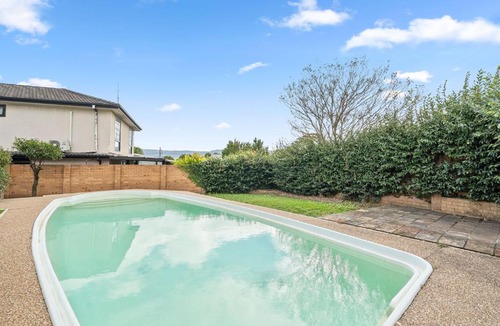 Kanahooka House | Kanahooka Lakeside with Pool & Family Escape