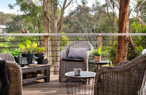 Hepburn Springs Apartment | Kellaway's- charming cottage with sunny deck and gas log fire