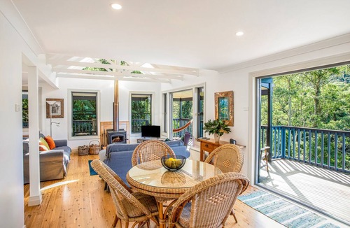 Bundewallah House | Khan Cottage - rainforest, birdsong and views