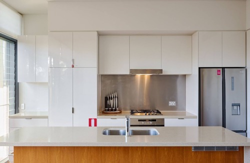 Byron Bay House | Kiah10 – nestled between Main & Belongil Beaches