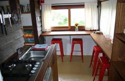 Little Forest Cottage | Kilfeacle Farm Cottage, Little Forest: rustic, off-grid, near Milton and beaches