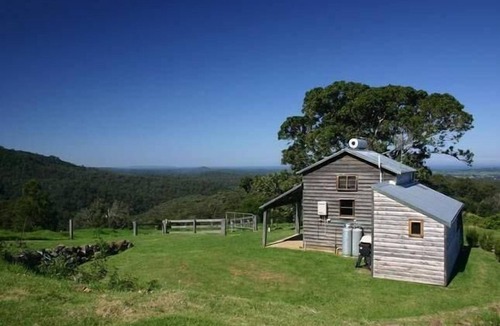 Little Forest Cottage | Kilfeacle Farm Cottage, Little Forest: rustic, off-grid, near Milton and beaches