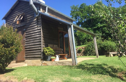 Little Forest Cottage | Kilfeacle Farm Cottage, Little Forest: rustic, off-grid, near Milton and beaches