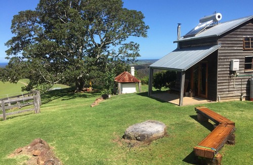 Little Forest Cottage | Kilfeacle Farm Cottage, Little Forest: rustic, off-grid, near Milton and beaches