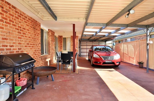 Sanctuary Point House | Kingfisher - Pet-Friendly - 10 Min Walk to Beach
