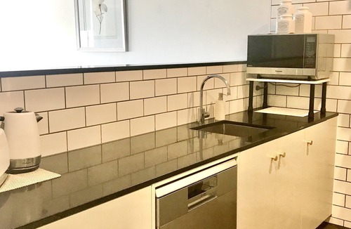 Kingston Apartment | Kingston Foreshore 1 BR Apartment,Views, Parking