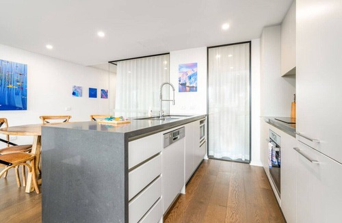Kingston Apartment | Kingston Foreshore Apt with Water Views