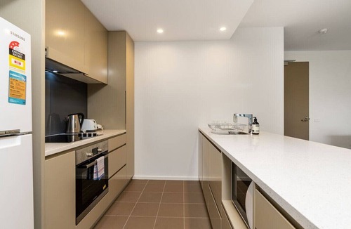 Kingston Apartment | Kingston Foreshore Flat with Garden View