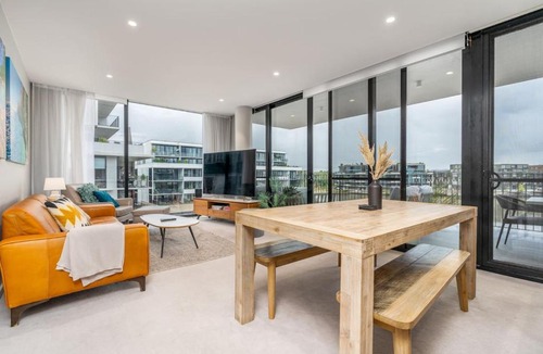 Kingston Apartment | Kingston Foreshore Paradise - 2BR