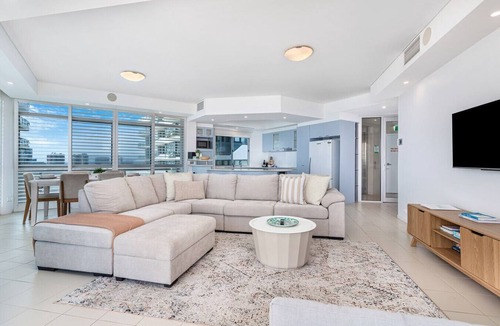 Coolangatta Apartment | Kirra Oceanfront Views