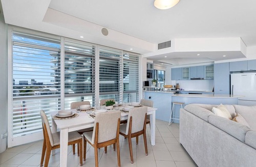 Coolangatta Apartment | Kirra Oceanfront Views