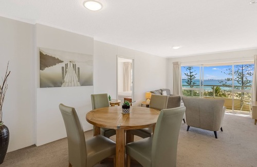 Coolangatta Apartment | Kooringal Unit 16 Located right on Greenmount beach with ocean views