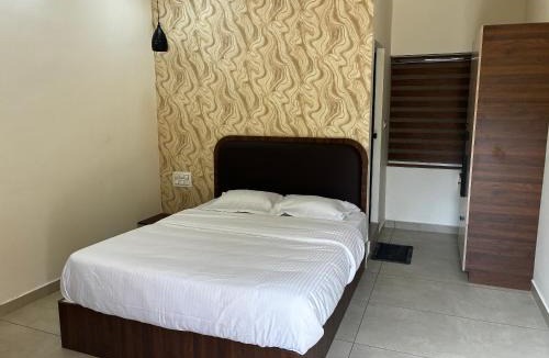 Adur Hotel | KOTTOOR LODGE Parakode