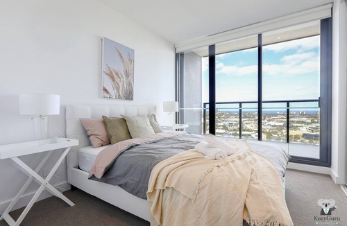 Docklands Apartment | KOZYGURU Docklands Cozy Water View 1BED