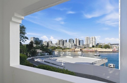 McMahons Point Apartment | KozyGuru | MacMahons Point | Harbour Breeze Escape