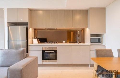 Roseville Apartment | KozyGuru | Roseville | Modern Leafy Retreat