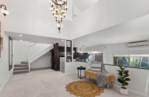 Spring Hill House | KozyGuru | Spring Hill | Cosy 1 Bed1Bath