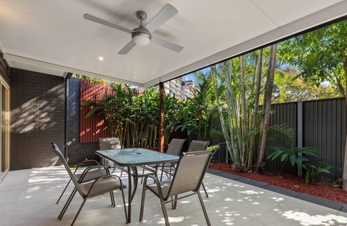 Spring Hill House | KozyGuru | Spring Hill | Cosy 1 Bed1Bath