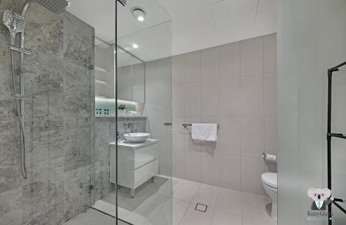Wentworth Point Apartment | KozyGuru/Wentworth Point/1 Bed Waterview Apt/NWP017-1705