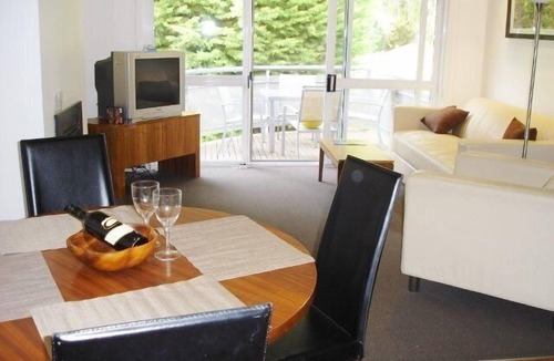 Merrijig House | Kunala Chalet - within Resort