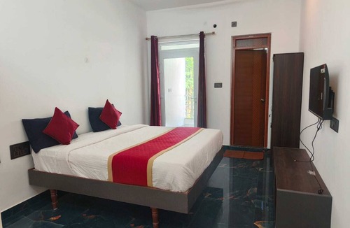 Yercaud Hotel | LA FLORA GEMSTONE RESORTS