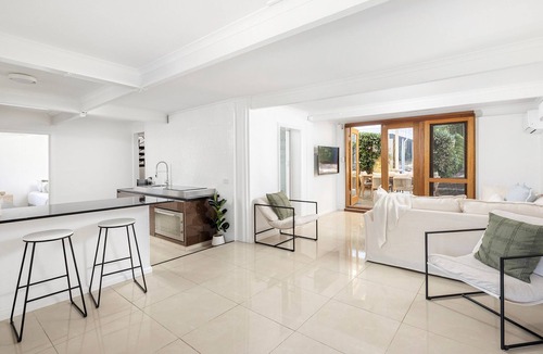 Corlette House | La Luce - Coastal Retreat in Port Stephens