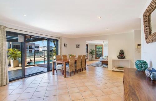 Broadbeach Waters House | La Vida