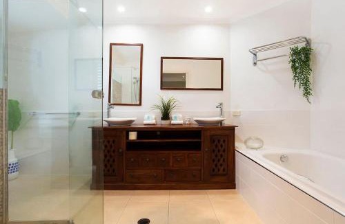Broadbeach Waters House | La Vida