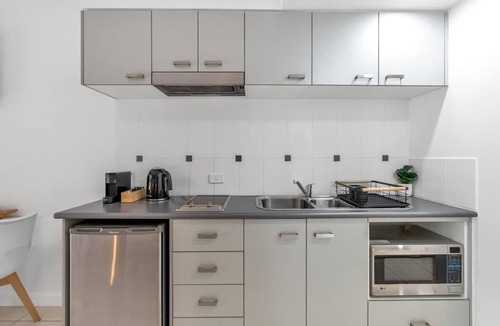 Trinity Beach Apartment | Laguna Edge—Swim-Out Studio, near Sea & Dining