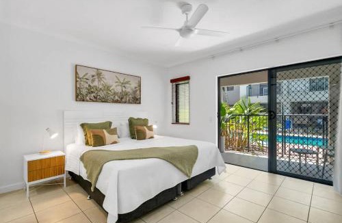Trinity Beach Apartment | Laguna Haven - Exclusive Swim-Out, near Sea & Dining