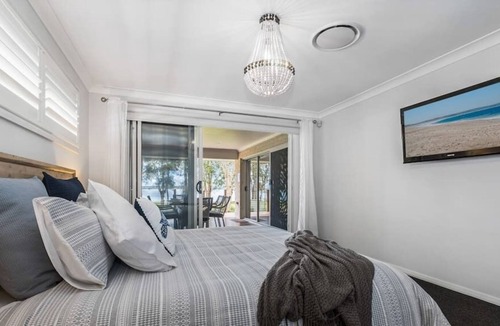 Chain Valley Bay House | Lake Front Luxury at Lake Macquarie