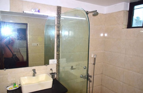 Mount Abu Hotel | LAKE INN