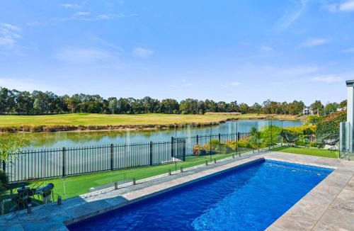Yarrawonga House | Lake Resort on Black Bull