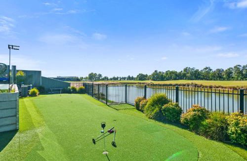 Yarrawonga House | Lake Resort on Black Bull