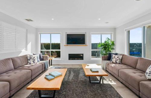 Yarrawonga House | Lake Resort on Black Bull