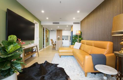 Canberra Apartment | Lakefront Modern Luxury - Paris Meets Canberra - Hosted by Canstay